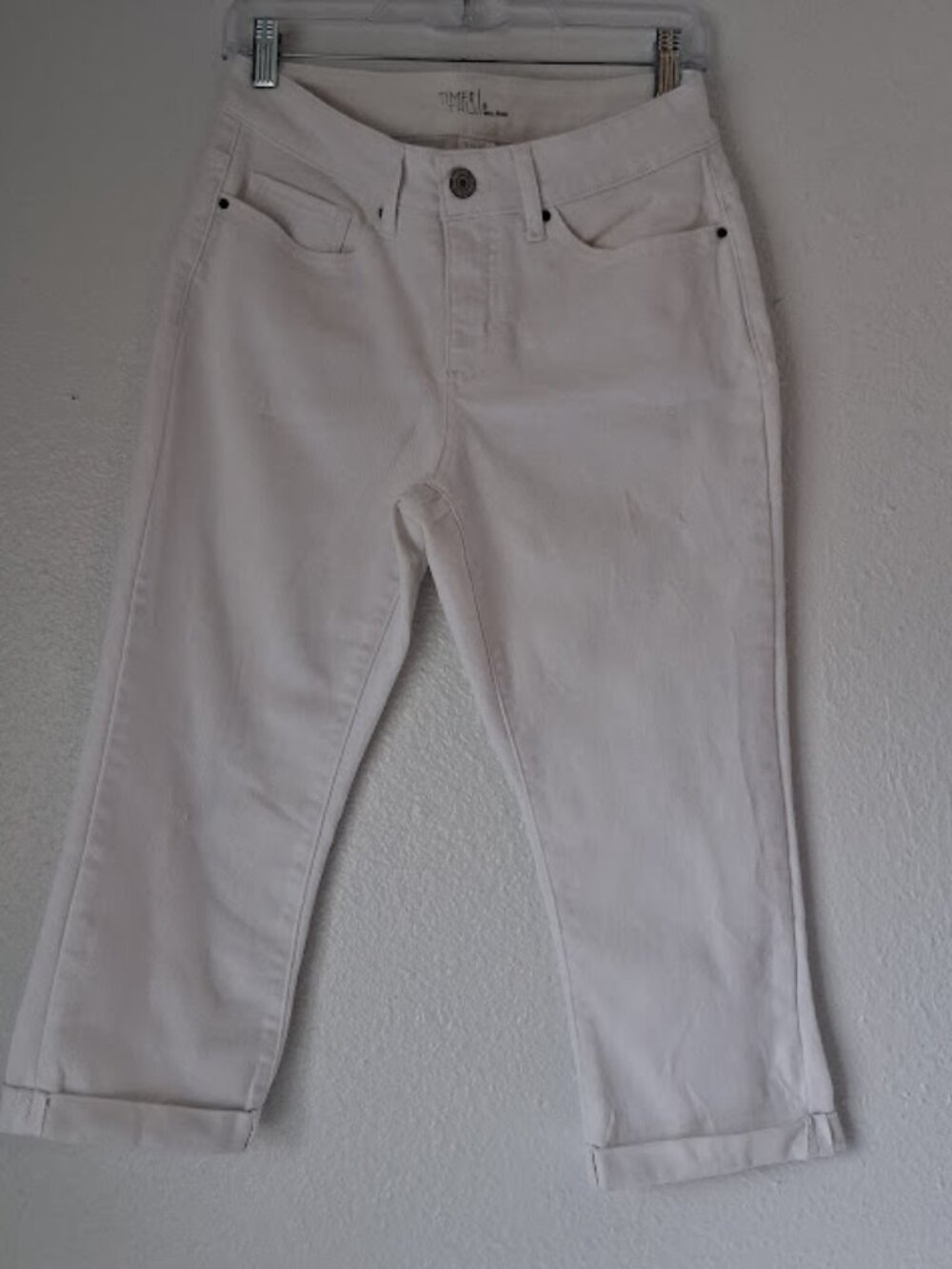 Time & True women's size 8 white capri jeans